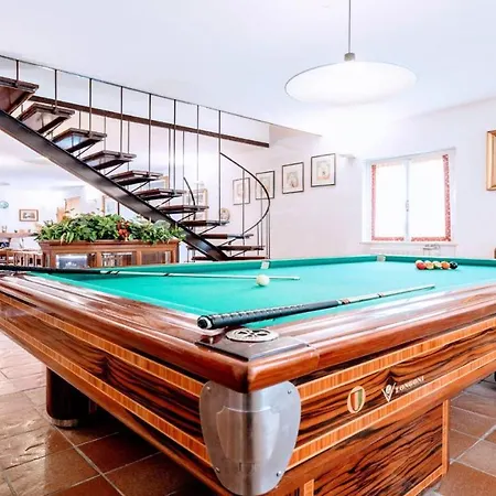 Villa Vallocchia - sleeps 18 Exclusive poolgrounds Spoleto 10 mins Rome 1 hr Villa