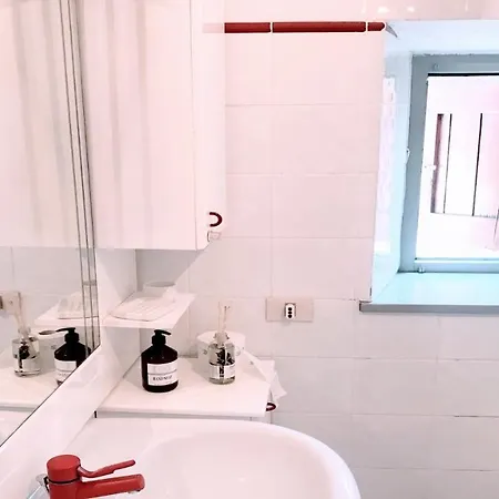 Villa Vallocchia - sleeps 18 Exclusive poolgrounds Spoleto 10 mins Rome 1 hr *