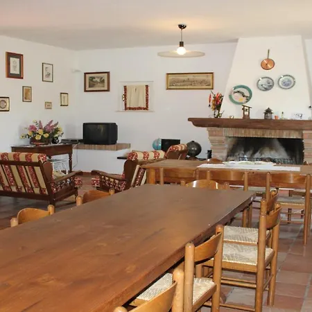 Villa Vallocchia - sleeps 18 Exclusive poolgrounds Spoleto 10 mins Rome 1 hr *