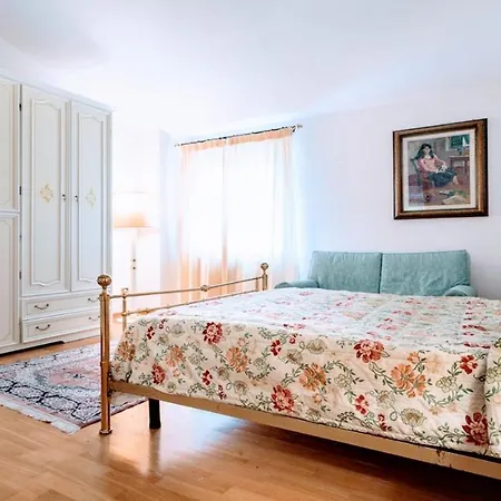 Villa Vallocchia - sleeps 18 Exclusive poolgrounds Spoleto 10 mins Rome 1 hr *