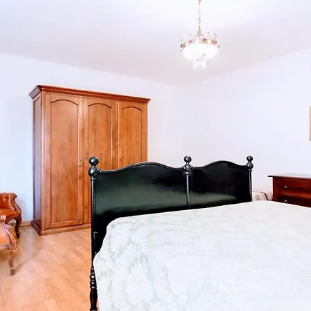 Villa Vallocchia - sleeps 18 Exclusive poolgrounds Spoleto 10 mins Rome 1 hr