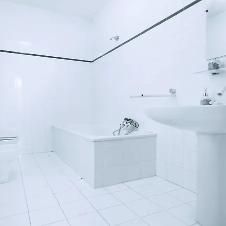 Villa Vallocchia - sleeps 18 Exclusive poolgrounds Spoleto 10 mins Rome 1 hr Villa *