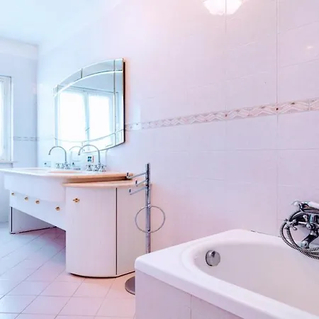 Villa Villa Vallocchia - sleeps 18 Exclusive poolgrounds Spoleto 10 mins Rome 1 hr Borgiano (Perugia)